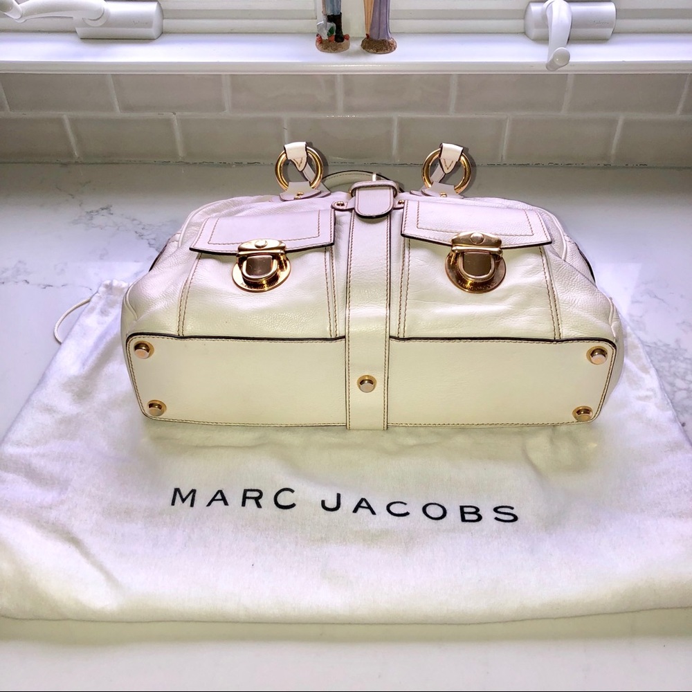 Marc Jacobs Creme Venetia Satchel w Gold Hardware - Picture 3 of 8